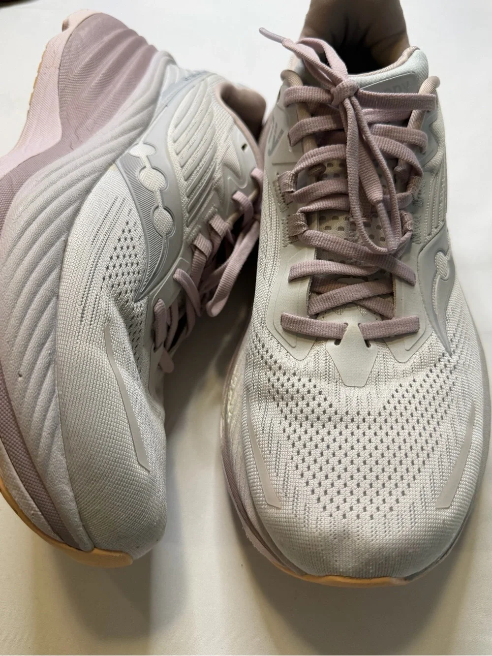 Saucony Hurricane 24 Women’s Cloud/Bloom Running Shoes